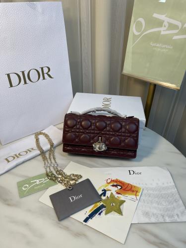 حقيبة Lady Dior مقاس 21