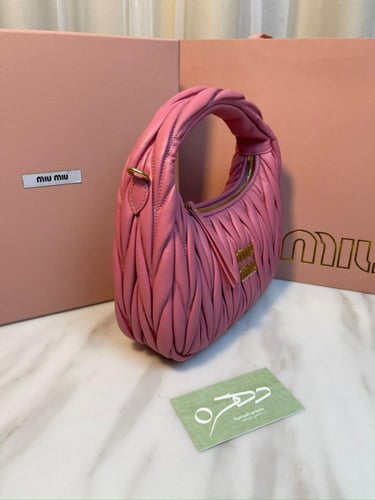 شنطة يد وكتف ميو ميو واندر ماتلاسيه ميني