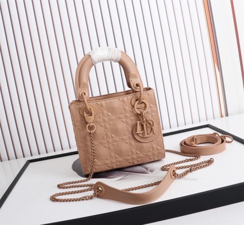 شنطة ليدي ديور مات 17 سم