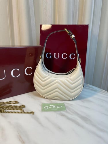 حقيبة مارمونت صغيرة على شكل نصف قمر بشعار GG