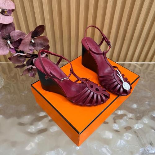 صندل ويدج نبيتي بتصميم T-Strap