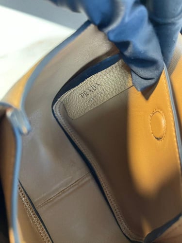 حقيبة برادا الجلدية - مقاس 18