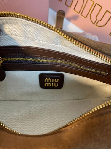 حقيبة أركادي شامواه من ميو ميو مقاس 23