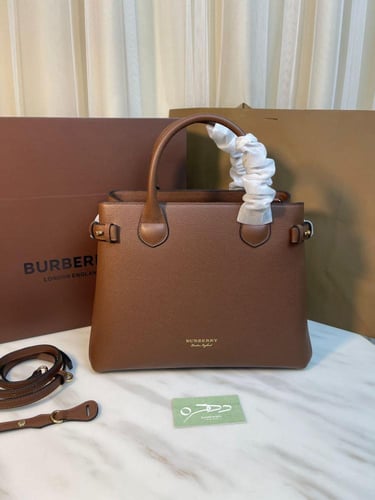 حقيبة توت بانر من بيربري 34 - بني فاتح