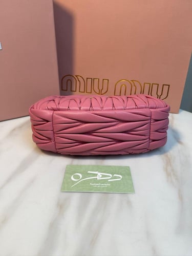 شنطة يد وكتف ميو ميو واندر ماتلاسيه ميني