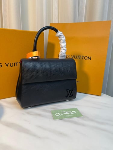 شنطة لويس فيتون كلوني ميني 20 سم - أسود