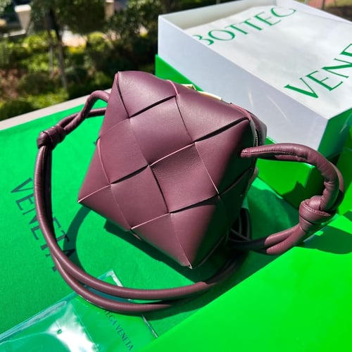 حقيبة ميني كاسيت من بوتيغا فينيتا