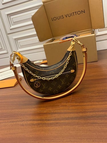 حقيبة لويس فيتون Loop Monogram