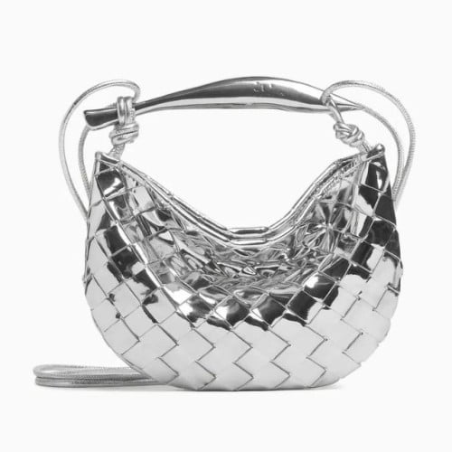 حقيبة ساردين ميني جلد لامع مجدول من بوتيغا فينيتا...