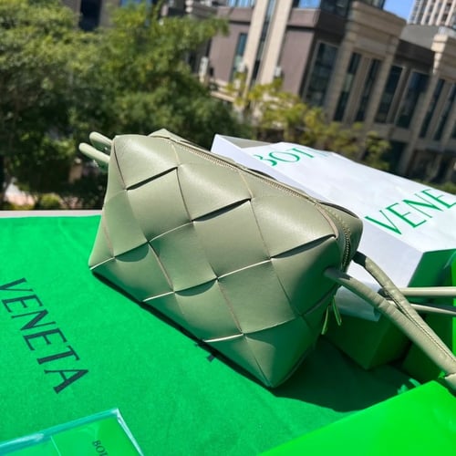 حقيبة سمول كاسيت من بوتيغا فينيتا