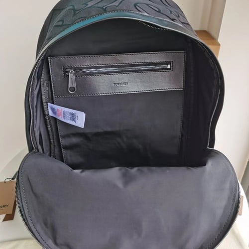 حقيبة ظهر بربري بشعار مطبوع