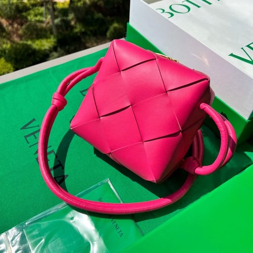 حقيبة ميني كاسيت من بوتيغا فينيتا