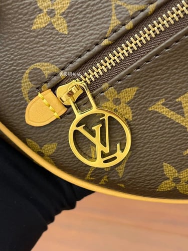 حقيبة لويس فيتون Loop Monogram