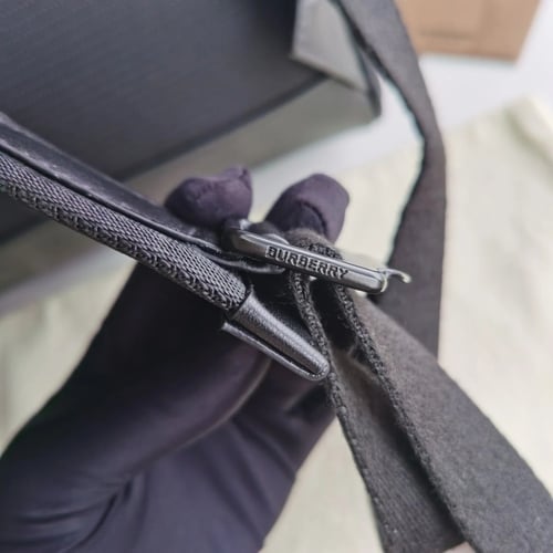 حقيبة ظهر بربري بشعار مطبوع