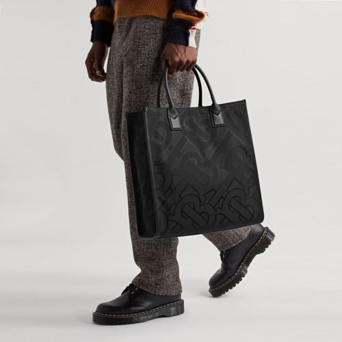 شنطة بيربري مونوغرام جاكار - أسود