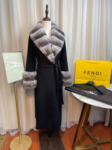 كوت فندي كاشمير بياقة وأكمام من فرو مينك