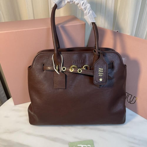 حقيبة أفنتشر الجلدية من ميو ميو مقاس 40 سم