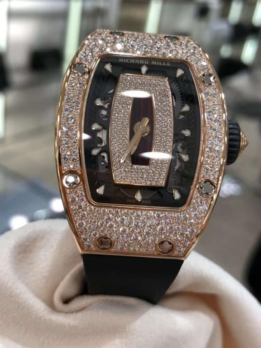 ساعة ريتشارد ميل النسائية باطار كريستالي كامل