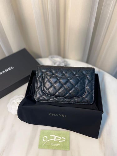 محفظة شانيل ووك كافيار مبطن باللون الأسود