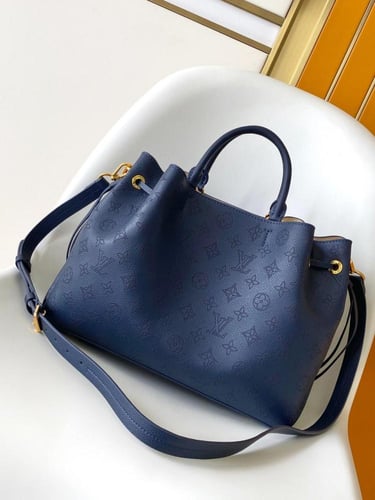 حقيبة بيلا توت 32 سم من لويس فيتون - كحلي