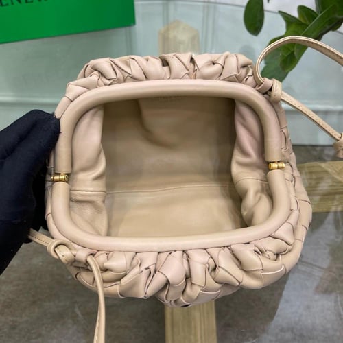 حقيبة سمول دستباغ من فينيتا بوتيغا