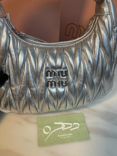 شنطة يد وكتف ميو ميو واندر ماتلاسيه ميني - فضي