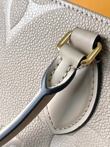 حقيبة اون ذا جو MM بعرض 35 سم من لويس فيتون