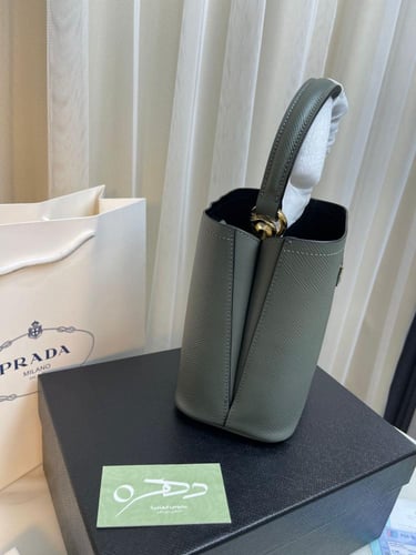 شنطة برادا بانيير سافيانو سمول - رمادي