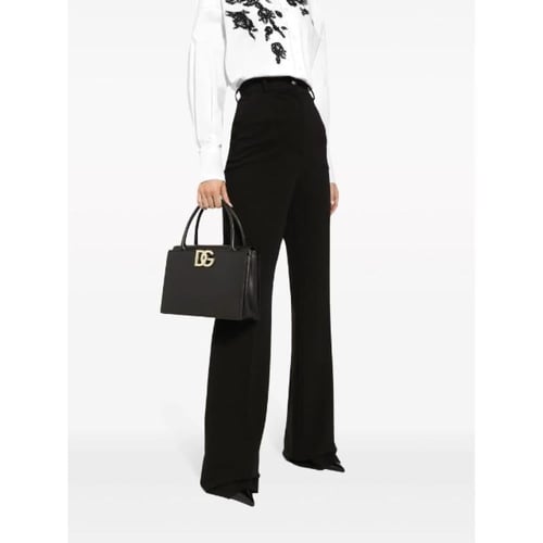 شنطة عملية جلد ببروش شعار الماركة DG