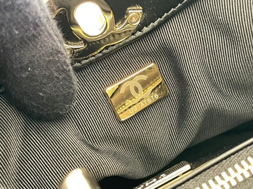 حقيبة تسوق ميني 23 مبطنة من جلد شانيل - العنابي وا...