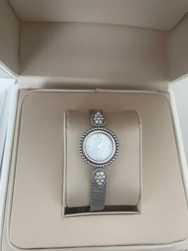 ساعة نسائية Boucheron Boheme باللون الفضي