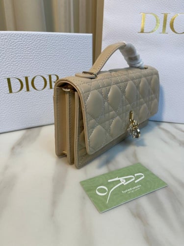 حقيبة Lady Dior مقاس 21 - بيج