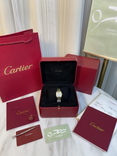 ساعة بانتير دو كارتييه مرصعة باطار كريستالي