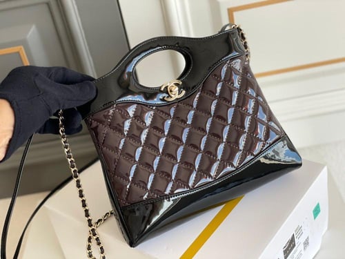 حقيبة تسوق ميني 23 مبطنة من جلد شانيل - العنابي وا...