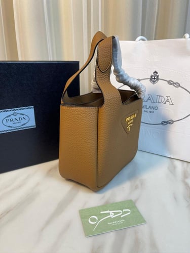 حقيبة برادا الجلدية - مقاس 18