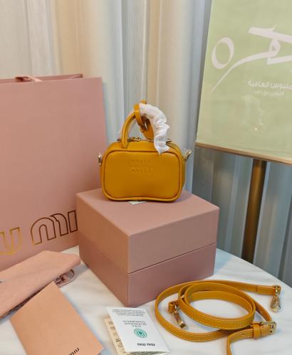 حقيبة جلدية ميكرو من ميو ميو مقاس 10.5