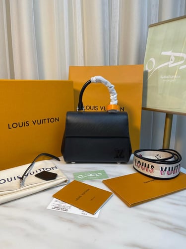 شنطة لويس فيتون كلوني ميني 20 سم - أسود