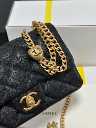 شنطة شانيل كلاسيك لامبسكن 19 سم - أسود وذهبي