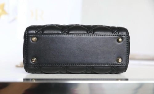 شنطة ليدي ديور مات 17 سم - أسود