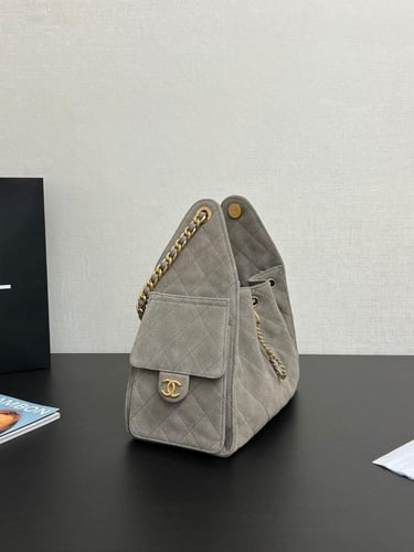 حقيبة شانيل 30 متوسطة الحجم للتسوق بهاردوير ذهبي