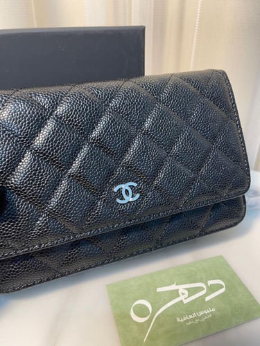 محفظة شانيل ووك كافيار مبطن باللون الأسود