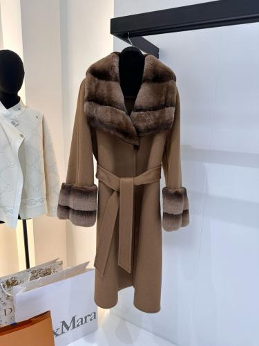 جاكيت فرو مينك شتوي بياقة وأساور وحزام من ماكس مار...