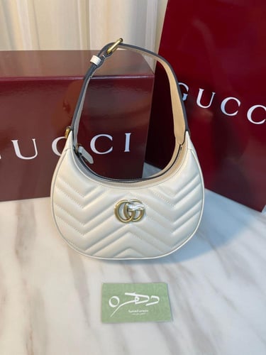 حقيبة مارمونت صغيرة على شكل نصف قمر بشعار GG