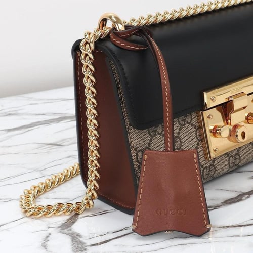 غوتشي Padlock Small GG