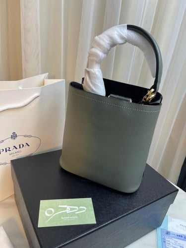 شنطة برادا بانيير سافيانو سمول - رمادي