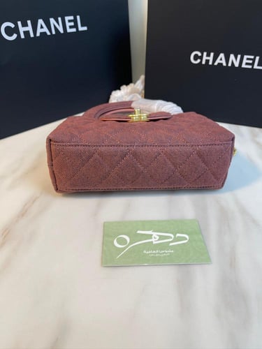 حقيبة يد وكتف صغيرة من شانيل من قماش الدنيم