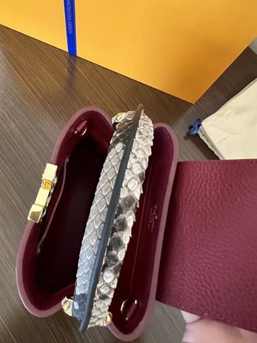 شنطة لويس فيتون كابوسين ميني 21 سم - عنابي