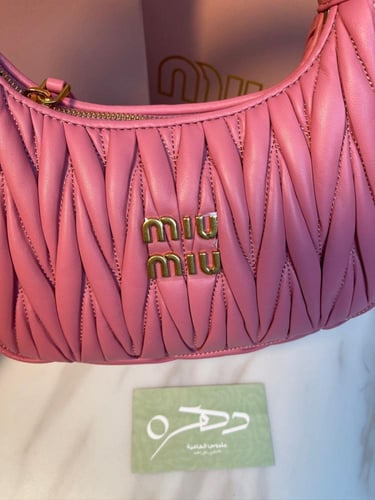 شنطة يد وكتف ميو ميو واندر ماتلاسيه ميني