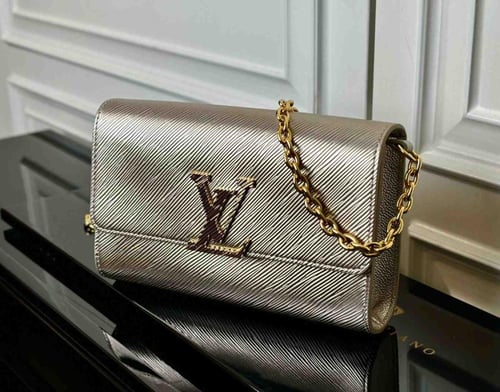 حقيبة بوشيتي لويز جلدي 22 سم من لويس فيتون