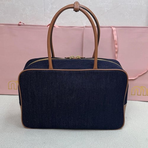 حقيبة توب هاندل Beau من الجلد من ميو ميو